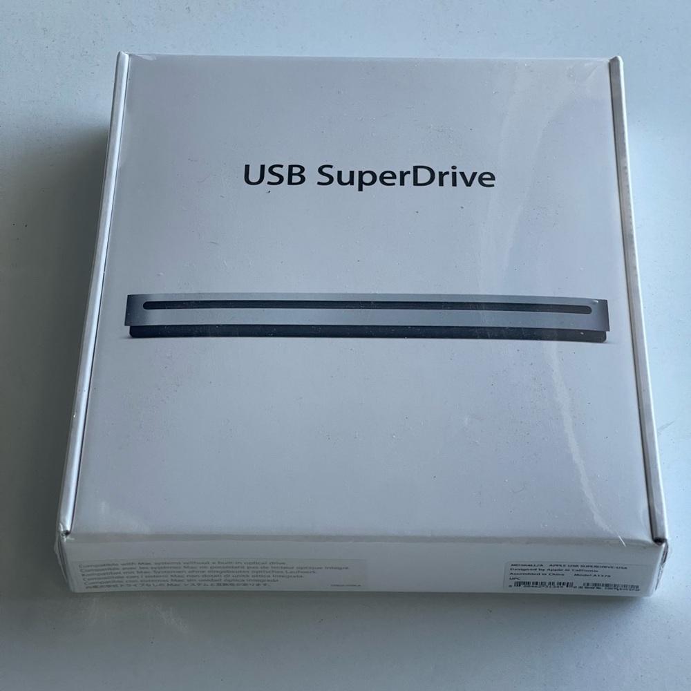 Apple A1379 USB External SuperDrive - CD DVD/RW Burner (MD564ZM/A) SEALED